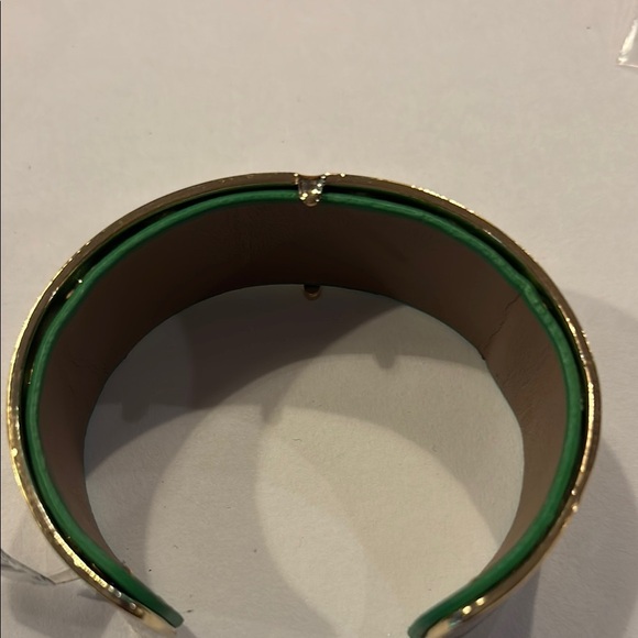 Solver Elegant Gold Plated Green Leather Celtic Knot Cuff Bracelet - Picture 3 of 4